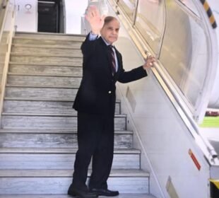 وزیر اعظم شہباز شریف ایک روزہ دورے پر قطر روانہ