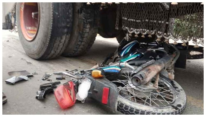 لانڈھی کراچی میں واٹر ٹینکر کی ٹکر سے ماں بیٹا جاں بحق