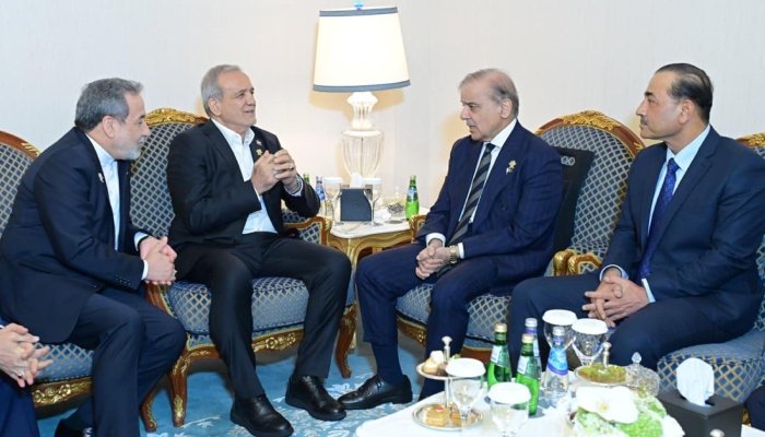 وزیراعظم پاکستان کی ایرانی صدر سے ملاقات، اسرائیلی جارحیت کی مذمت 1 وزیراعظم پاکستان کی ایرانی صدر سے ملاقات، اسرائیلی جارحیت کی مذمت