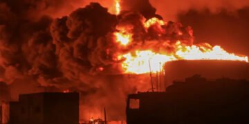 یمن کےالحدیدہ بندرگاہ پراسرائیلی فضائی حملے، حوثیوں کامیزائل سے جواب