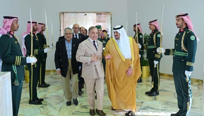 وزیراعظم شہباز شریف کا سعودی عرب دورہ مکمل، لندن روانہ