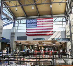 ٹرمپ انتظامیہ کا بڑا قدم، ورک ویزا پر بھاری فیس لاگو