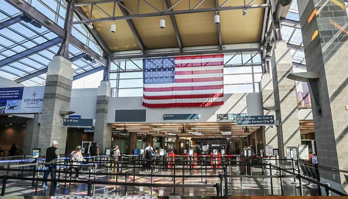 ٹرمپ انتظامیہ کا بڑا قدم، ورک ویزا پر بھاری فیس لاگو 1 ٹرمپ انتظامیہ کا بڑا قدم، ورک ویزا پر بھاری فیس لاگو