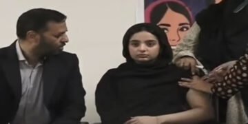 سروائیکل کینسر سے بچاؤ کی مہم ، وفاقی وزیر صحت نے بیٹی کو ویکسین لگوا کر مثال قائم کر دی