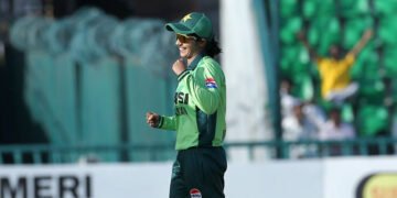 نشرہ سندھو کی شاندار بولنگ، جنوبی افریقا کے خلاف 6 وکٹیں، کئی ریکارڈ اپنے نام