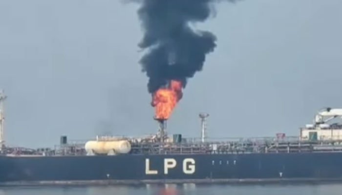 یمن میں پھنسے پاکستانی بحری عملے کی حکومت سے مدد کی اپیل