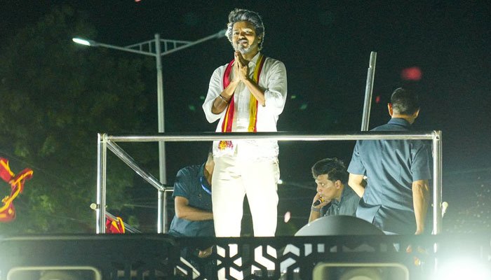 تھلاپتی وجے کی ریلی میں بھگدڑ، 36 افراد جان کی بازی ہار گئے 1 تھلاپتی وجے کی ریلی میں بھگدڑ، 36 افراد جان کی بازی ہار گئے