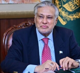 متعدد ممالک پاکستان کے ساتھ دفاعی تعاون میں دلچسپی رکھتے ہیں: اسحاق ڈار 5 متعدد ممالک پاکستان کے ساتھ دفاعی تعاون میں دلچسپی رکھتے ہیں: اسحاق ڈار