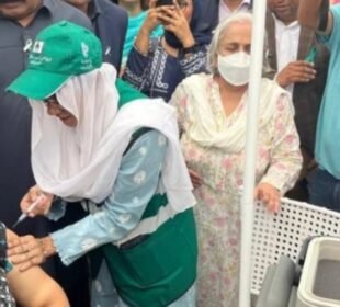 سندھ میں ایچ پی وی ویکسین مہم میں توسیع، 59 فیصد بچیوں کو ویکسین دی جا چکی 4 سندھ میں ایچ پی وی ویکسین مہم میں توسیع، 59 فیصد بچیوں کو ویکسین دی جا چکی