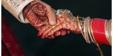 دولہا کشتی میں بارات لے کر دلہنیا لینے پہنچ گیا