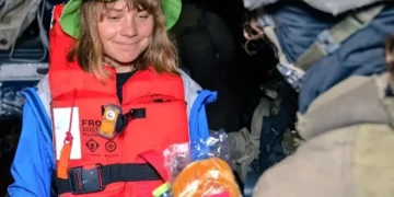 "غزہ کے لیے آواز بلند کرنے والے بھوکے، مگر باعزم — فلوٹیلا کارکنوں کا اسرائیلی کھانے سے انکار"