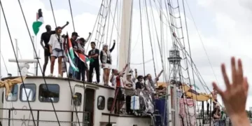 اسرائیلی وزیر کے سامنے گرفتار کارکنان کا ’فری فلسطین‘ کا نعرہ