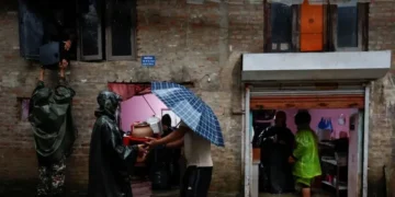 شدید بارشوں کے باعث سیلاب اور لینڈ سلائیڈنگ، درجنوں افراد جاں بحق