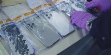 موبائل فون اسمگلنگ کا بڑا نیٹ ورک بے نقاب، ہزاروں چوری شدہ فونز برآمد