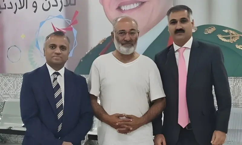 مشتاق احمد خان 9 اکتوبر کو پاکستان پہنچیں گے