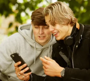 "کیا آپ کا بیٹھنے کا انداز آپ کی ذہنی صحت متاثر کر رہا ہے؟"