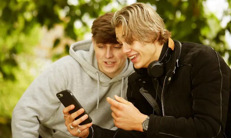 "کیا آپ کا بیٹھنے کا انداز آپ کی ذہنی صحت متاثر کر رہا ہے؟" 1 "کیا آپ کا بیٹھنے کا انداز آپ کی ذہنی صحت متاثر کر رہا ہے؟"