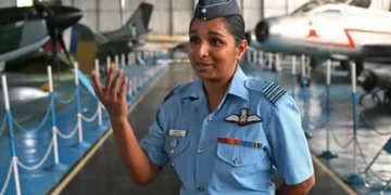 فضائی جھڑپوں کے بعد زیر بحث رہنے والی بھارتی پائلٹ کی حالیہ تصویر وائرل 29 فضائی جھڑپوں کے بعد زیر بحث رہنے والی بھارتی پائلٹ کی حالیہ تصویر وائرل
