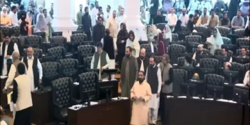 خیبرپختونخوا: وزارتِ اعلیٰ کے انتخاب پر سیاسی درجہ حرارت عروج پر 19 خیبرپختونخوا: وزارتِ اعلیٰ کے انتخاب پر سیاسی درجہ حرارت عروج پر
