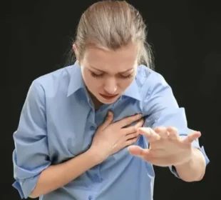 دل کے درد کی دوا سے ہو سکتا ہے دل کا نقصان؟ ماہرِ امراضِ قلب کا چونکا دینے والا انکشاف