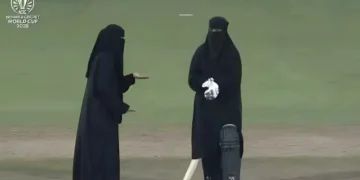 بنگلہ دیشی خواتین کرکٹرزکا برقعہ پہن کرکھیلنے کا دعویٰ جھوٹ نکلا 35 بنگلہ دیشی خواتین کرکٹرزکا برقعہ پہن کرکھیلنے کا دعویٰ جھوٹ نکلا