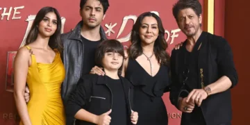 شاہ رخ خان کا دیوالی کا سادہ اور خاندانی جشن، مداحوں کو محبت اور امن کا پیغام 17 شاہ رخ خان کا دیوالی کا سادہ اور خاندانی جشن، مداحوں کو محبت اور امن کا پیغام