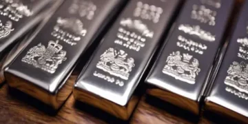 چاندی کی قیمتوں میں ریکارڈ اضافہ، زیورات عوام کی پہنچ سے باہر 8 چاندی کی قیمتوں میں ریکارڈ اضافہ، زیورات عوام کی پہنچ سے باہر