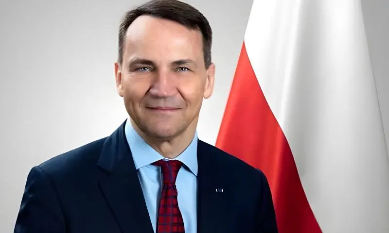 پولینڈ کے نائب وزیراعظم پاکستان پہنچ گئے، دوطرفہ تعلقات پر بات چیت متوقع 1 پولینڈ کے نائب وزیراعظم پاکستان پہنچ گئے، دوطرفہ تعلقات پر بات چیت متوقع