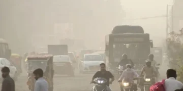 دہلی اور لاہور دنیا کے سب سے آلودہ شہر، ماہرین نے صحت ایمرجنسی سے خبردار کر دیا