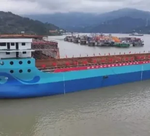 چین نے دنیا کا سب سے بڑا الیکٹرک کارگو جہاز لانچ کر دیا