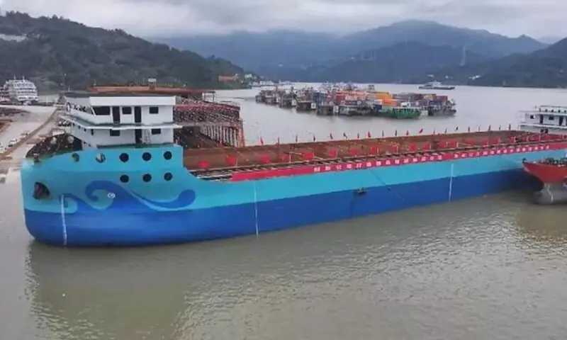 چین نے دنیا کا سب سے بڑا الیکٹرک کارگو جہاز لانچ کر دیا