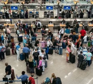 امریکہ میں سرکاری شٹ ڈاؤن کے باعث فضائی نظام درہم برہم، 8 ہزار سے زائد پروازیں تاخیر کا شکار