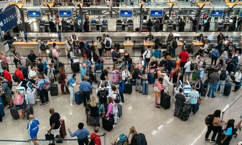 امریکہ میں سرکاری شٹ ڈاؤن کے باعث فضائی نظام درہم برہم، 8 ہزار سے زائد پروازیں تاخیر کا شکار