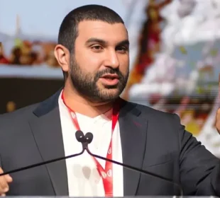 . امریکی حکام کی کارروائی: برطانوی تجزیہ کار حراست میں 2 . امریکی حکام کی کارروائی: برطانوی تجزیہ کار حراست میں