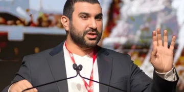 . امریکی حکام کی کارروائی: برطانوی تجزیہ کار حراست میں 29 . امریکی حکام کی کارروائی: برطانوی تجزیہ کار حراست میں