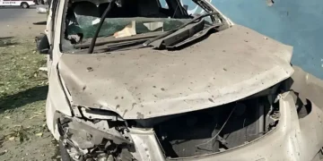 تربت: ڈپٹی کمشنر کےقافلےپرریموٹ کنٹرول بم حملہ، 6افرادزخمی 24 تربت: ڈپٹی کمشنر کےقافلےپرریموٹ کنٹرول بم حملہ، 6افرادزخمی