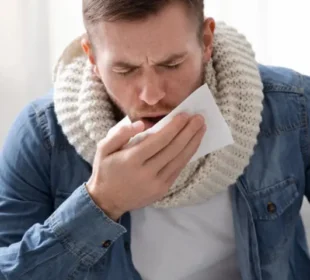 سگریٹ، دھواں اور اسموگ — سانس کے مسائل میں تیزی سے اضافہ