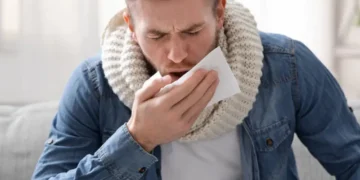 سگریٹ، دھواں اور اسموگ — سانس کے مسائل میں تیزی سے اضافہ