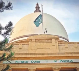 پولیس اہلکاروں کے قتل کا کیس: سپریم کورٹ نےملزم کی سزا کالعدم قرار دے دی