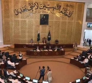 خیبر پختونخوا میں وزارت اعلیٰ کی دوڑ، اپوزیشن جماعتوں کا متفقہ امیدوار لانے پر غور