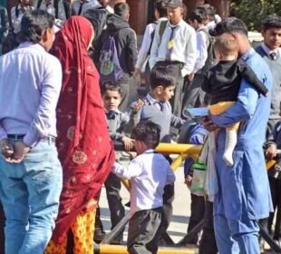راولپنڈی میں معمولات زندگی بحال، تعلیمی ادارے اور سڑکیں کھل گئیں 6 راولپنڈی میں معمولات زندگی بحال، تعلیمی ادارے اور سڑکیں کھل گئیں