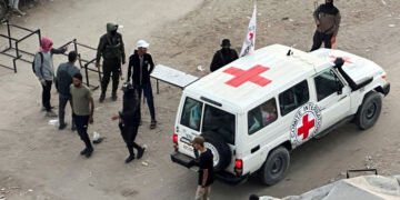 غزہ امن معاہدہ: قیدیوں کا تبادلہ شروع، ابتدائی مرحلے میں 7 اسرائیلی یرغمالی رہا 20 غزہ امن معاہدہ: قیدیوں کا تبادلہ شروع، ابتدائی مرحلے میں 7 اسرائیلی یرغمالی رہا