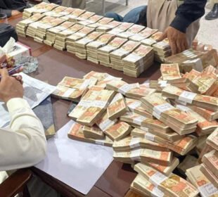 کوہستان میں 40 ارب روپے کرپشن کیس کا مرکزی کردار گرفتار 7 کوہستان میں 40 ارب روپے کرپشن کیس کا مرکزی کردار گرفتار