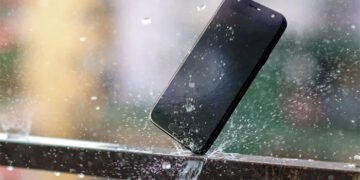 فون کی چارجنگ پورٹ میں پانی چلا جائے تو کیا کریں؟ اہم احتیاطی تدابیر جانیں 11 فون کی چارجنگ پورٹ میں پانی چلا جائے تو کیا کریں؟ اہم احتیاطی تدابیر جانیں