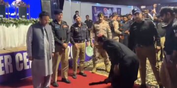 کچے کے 72 ڈاکوؤں نے ہتھیار ڈال دیے، جدید اسلحہ پولیس کے حوالے