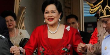 شاہی محل نے ملکہ سری کِٹ کے انتقال کی تصدیق کر دی 32 شاہی محل نے ملکہ سری کِٹ کے انتقال کی تصدیق کر دی