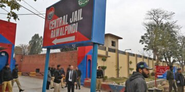 اڈیالہ جیل میں قیدیوں کی طبیعت خراب، ایک قیدی جان سے گیا 2 اڈیالہ جیل میں قیدیوں کی طبیعت خراب، ایک قیدی جان سے گیا