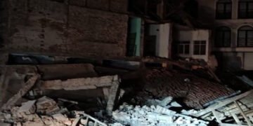 ترکیہ میں 6.1 شدت کا زلزلہ، عمارتوں کو نقصان، شہری خوفزدہ 16 ترکیہ میں 6.1 شدت کا زلزلہ، عمارتوں کو نقصان، شہری خوفزدہ