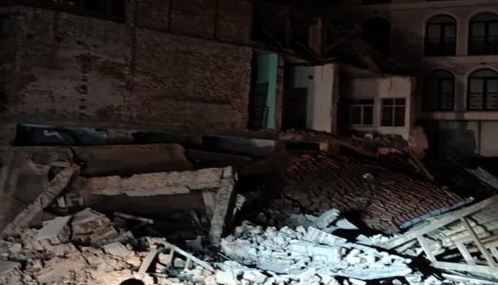 ترکیہ میں 6.1 شدت کا زلزلہ، عمارتوں کو نقصان، شہری خوفزدہ