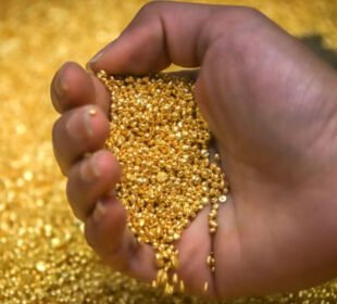 سونے کی قیمت میں تیز کمی، فی تولہ 14 ہزار روپے سستا